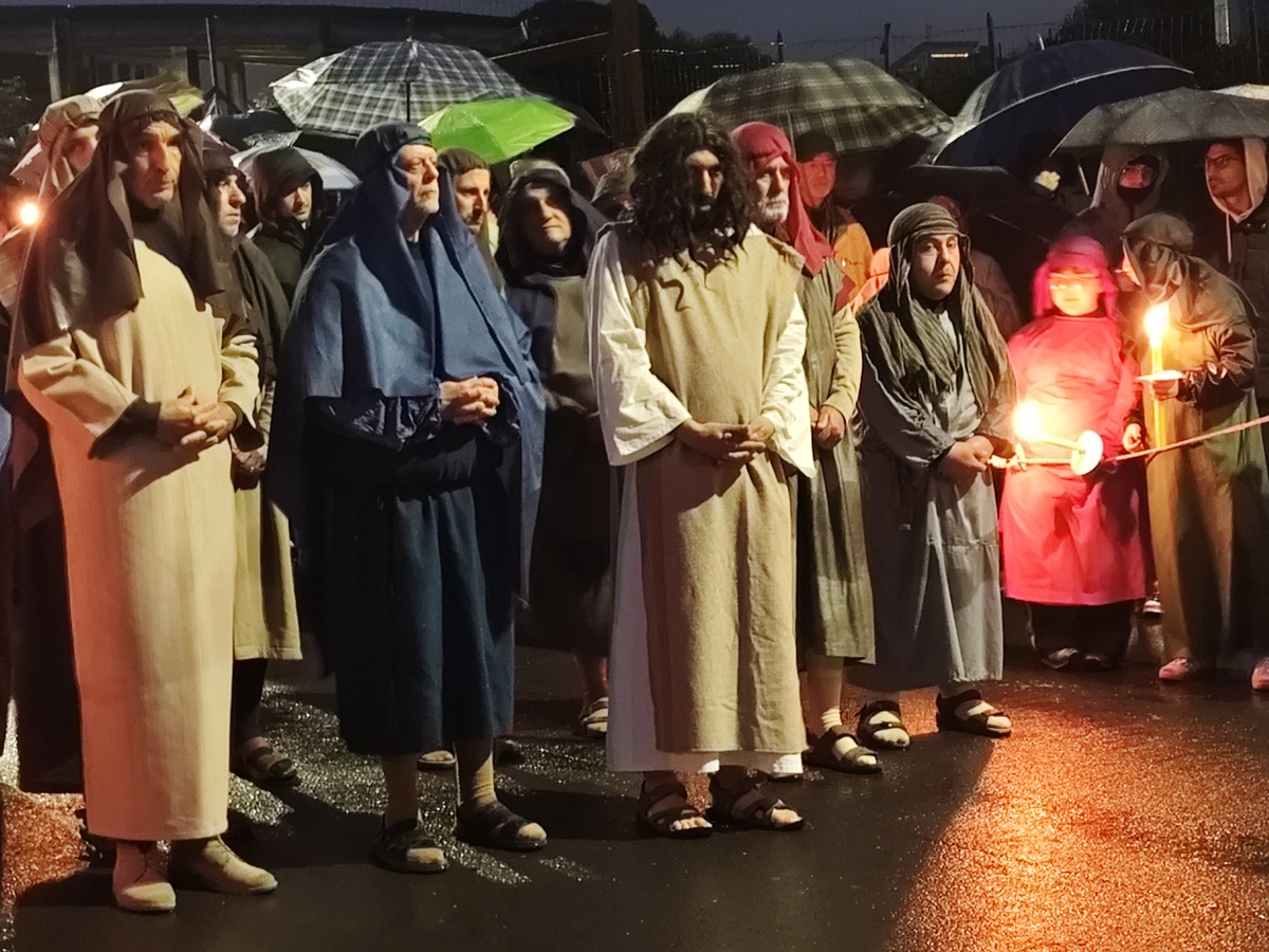 FOTO | Via Crucis vivente, un percorso di emozione, dolore e fede: la terza edizione a San Pietro Clarenza