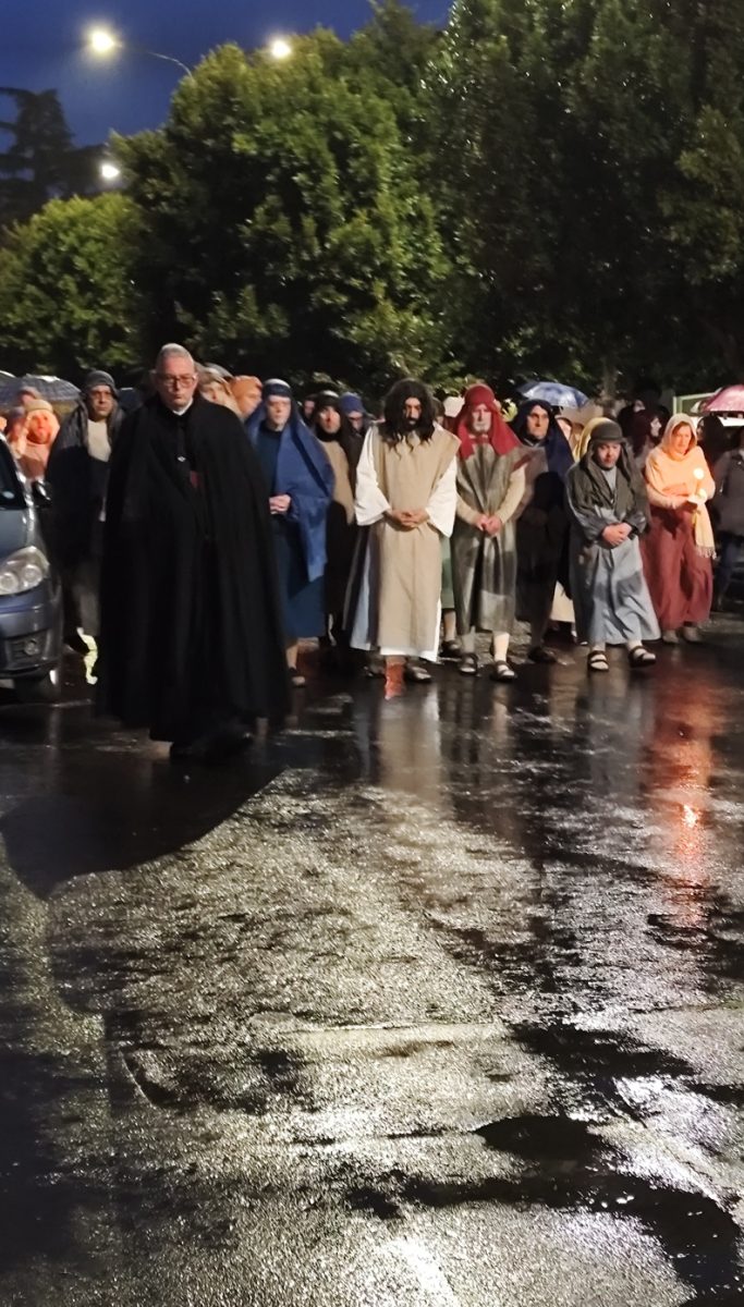 FOTO | Via Crucis vivente, un percorso di emozione, dolore e fede: la terza edizione a San Pietro Clarenza