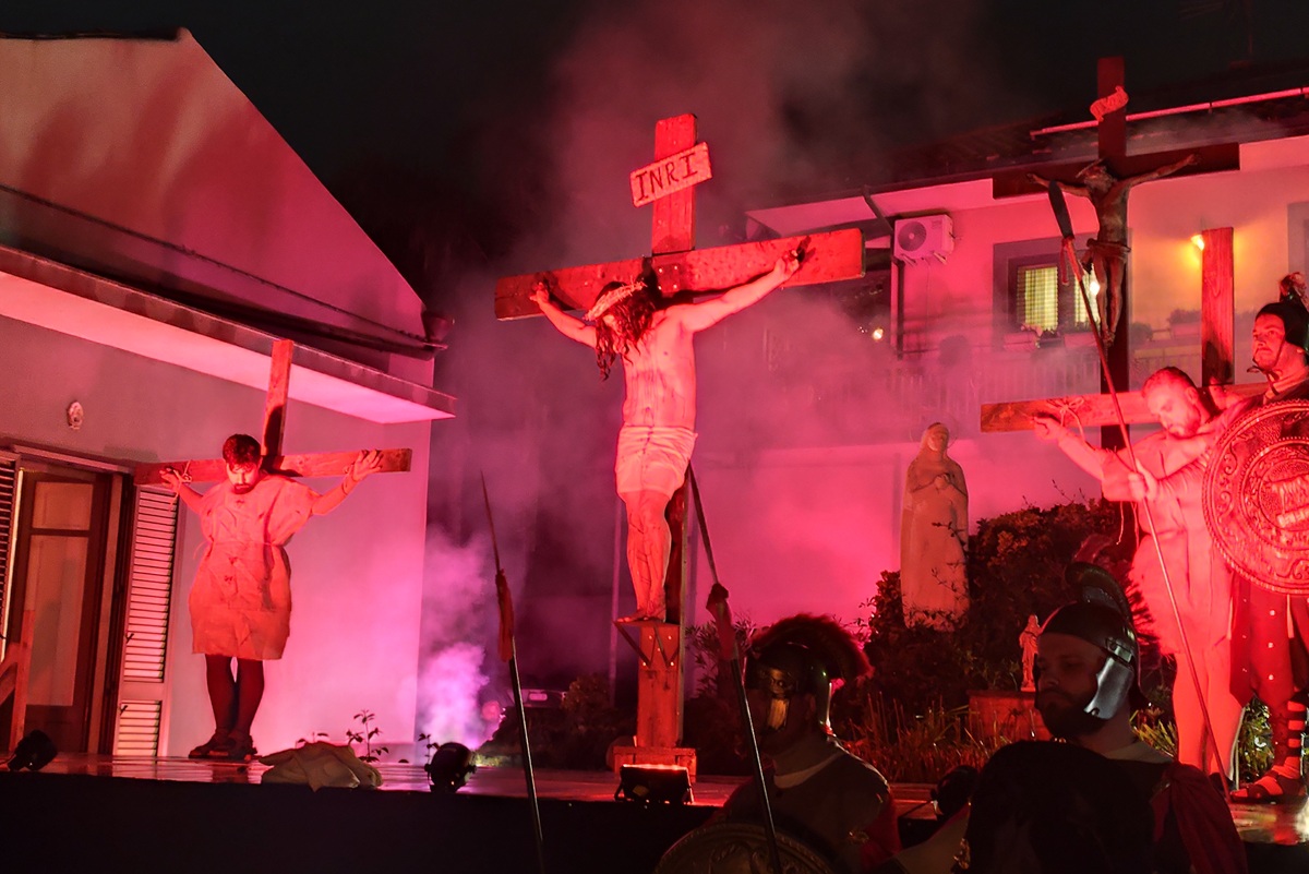 FOTO | Via Crucis vivente, un percorso di emozione, dolore e fede: la terza edizione a San Pietro Clarenza