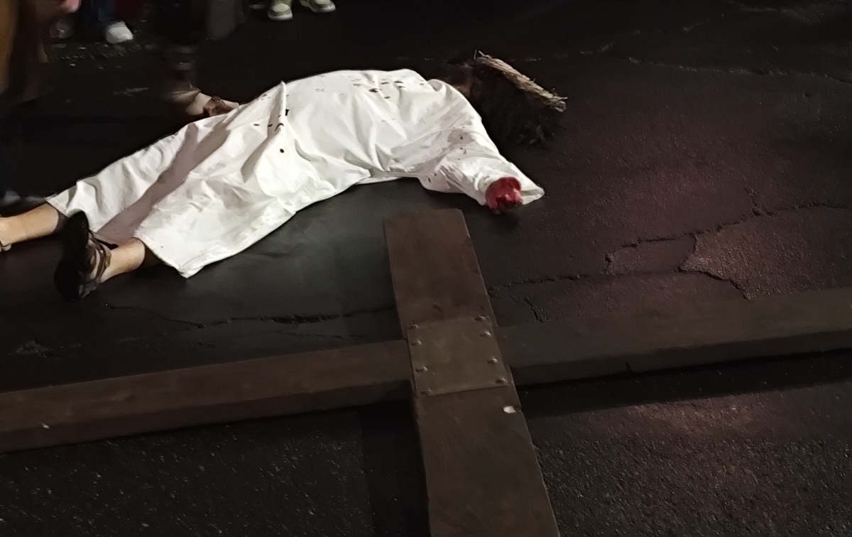 FOTO | Via Crucis vivente, un percorso di emozione, dolore e fede: la terza edizione a San Pietro Clarenza