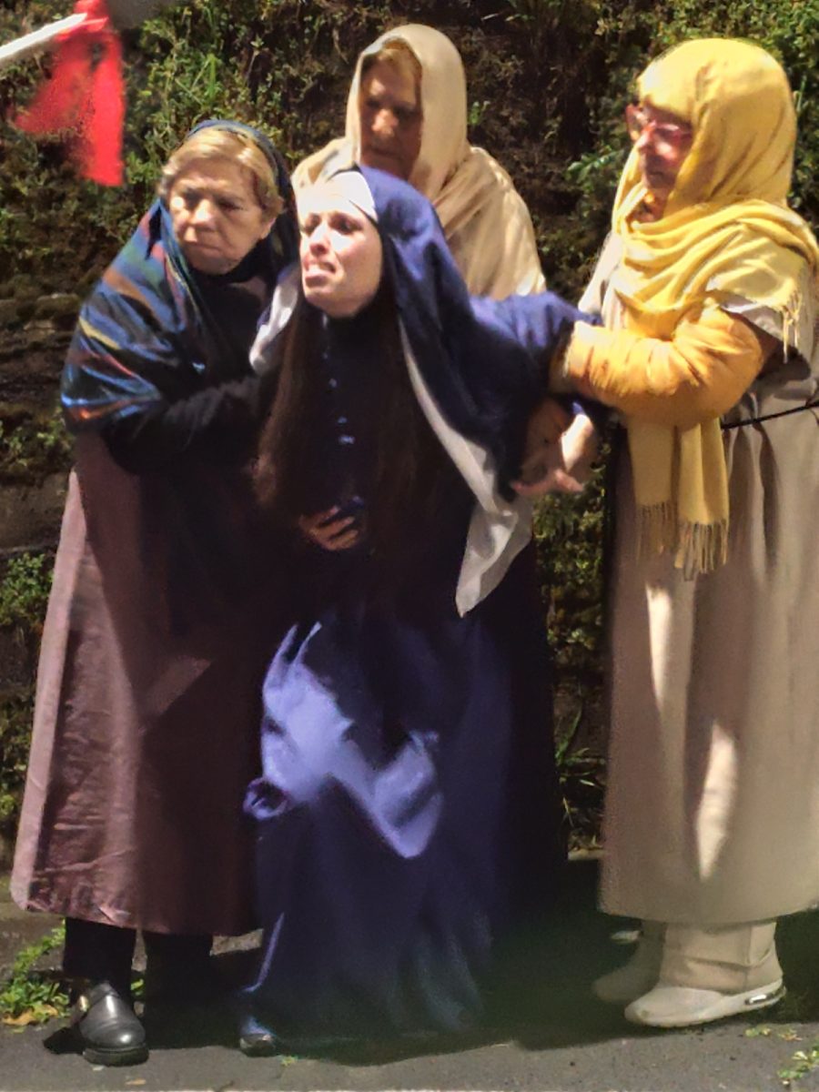 FOTO | Via Crucis vivente, un percorso di emozione, dolore e fede: la terza edizione a San Pietro Clarenza