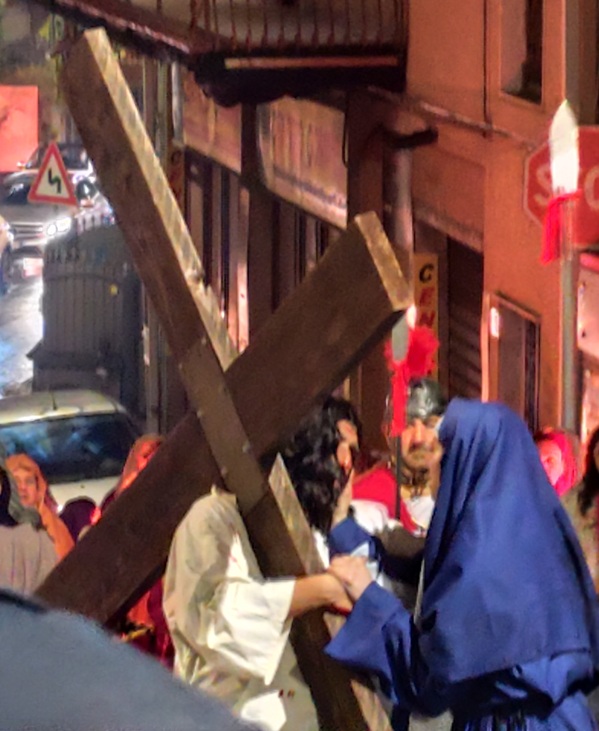 FOTO | Via Crucis vivente, un percorso di emozione, dolore e fede: la terza edizione a San Pietro Clarenza