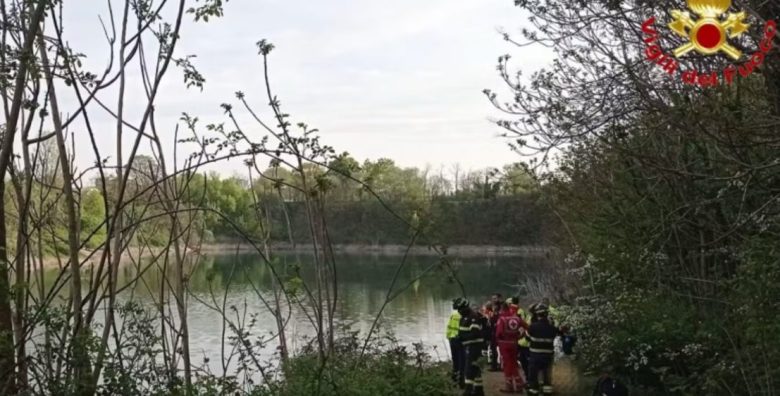 Auto finisce in un laghetto, poi la scoperta horror: dentro c’era un cadavere