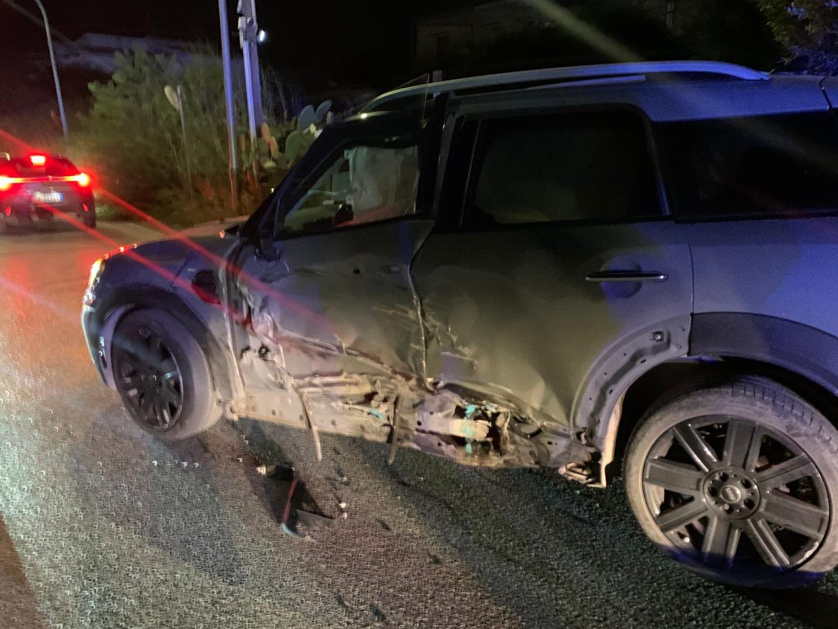 FOTO – Incidente nella notte a San Leone, due feriti: sul posto i carabinieri