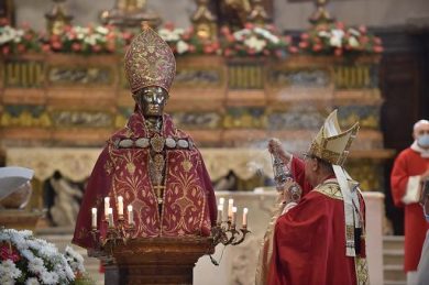 Si è sciolto a Napoli il sangue di San Gennaro