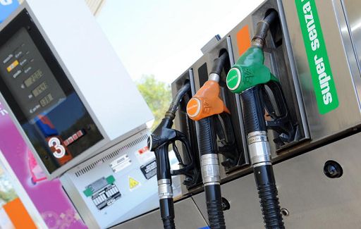 Carburanti, prezzo benzina al massimo da due anni e mezzo