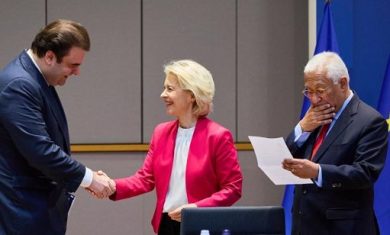 Eurozona, attività imprese terziario cade a minimi 62 mesi ad aprile