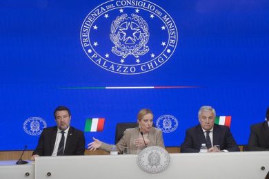 Meloni chiede compattezza ad alleati su legge elettorale. Stallo nomine