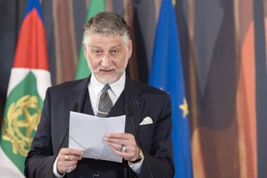 Giuli chiede incontro a Meloni: piena sintonia azione governo