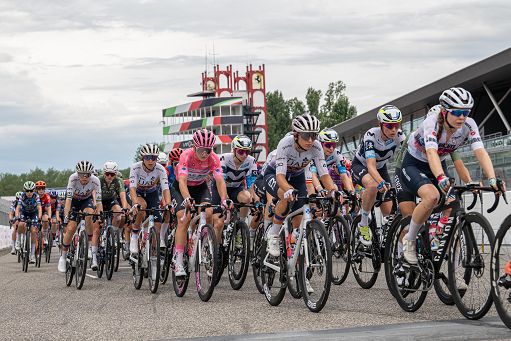 Ciclismo, Narvaez vince a Cosenza, Ciccone maglia rosa