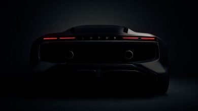 Lotus cambia rotta: più ibride e supercar V8 nel 2028