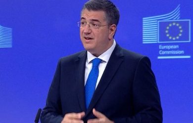Commissione Ue: non ci sono cancellazioni di viaggi né penurie di kerosene