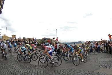 Ciclismo, Ballerini trionfa a Napoli: prima vittoria italiana al Giro