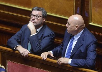 Pressing Crosetto su Giorgetti per fondi Safe. Meloni riunisce vice