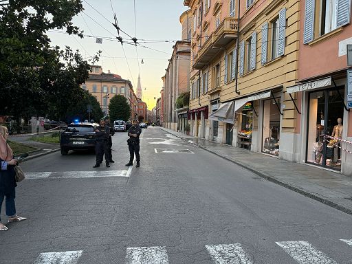 Modena, auto piomba sulla folla: indagano inquirenti terrorismo