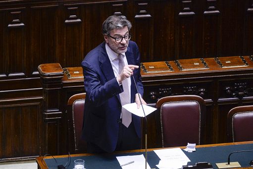 Ue: debito-Pil Italia continua a salire anche per colpa del superbonus Ue: debito-Pil Italia continua a salire anche per colpa del superbonus