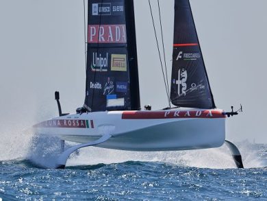Vela, Luna Rossa di Burling e Tita vince le preregate di Cagliari