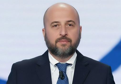 Fake news, tra social e IA: esce “Verosimile” di Andrea Pennacchioli Fake news, tra social e IA: esce “Verosimile” di Andrea Pennacchioli
