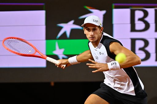Tennis, Arnaldi al secondo turno a Parigi