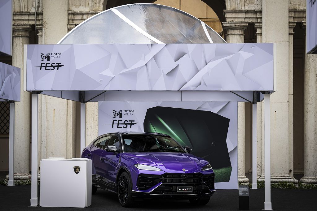 Lamborghini, Ceo: fare sistema per rafforzare attrattività Motor Valley Lamborghini, Ceo: fare sistema per rafforzare attrattività Motor Valley