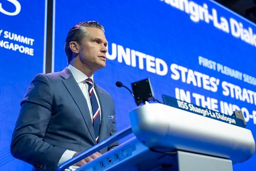 Cina-Usa, a Singapore Hegseth modera toni ma approccio non cambia