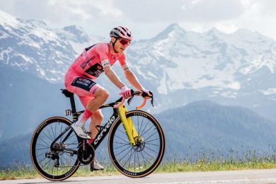 Ciclismo, Milan vince a Roma. Trionfa Vingegaard