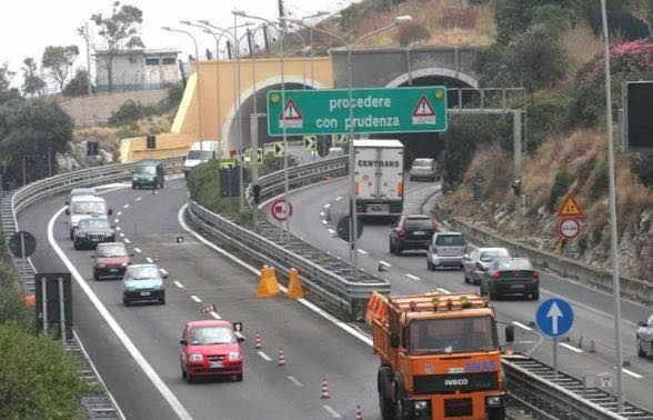 Palo pericolante, l’A29 Palermo-Mazara chiusa tra via Belgio e Tommaso Natale