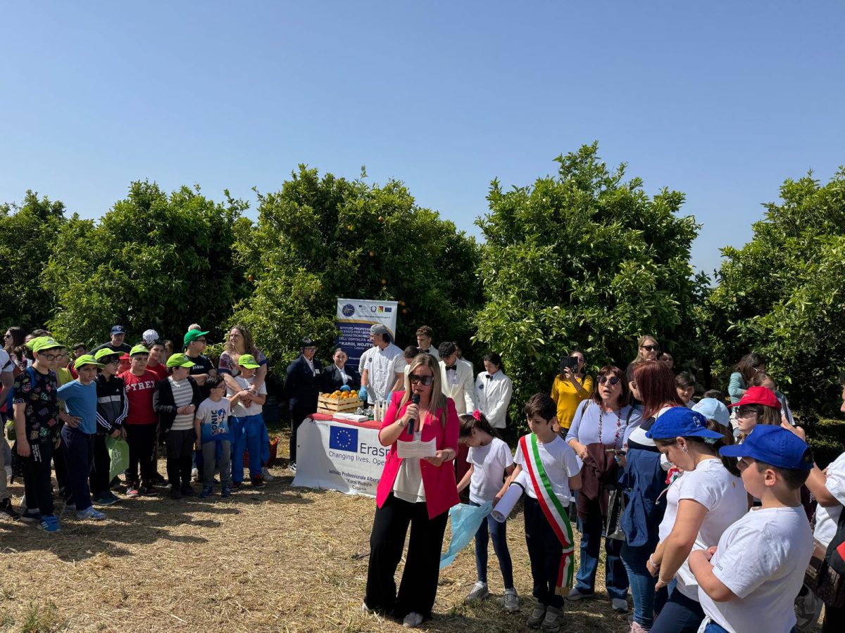 FOTO | Dall’agrumeto confiscato alla mafia una giornata di solidarietà e legalità per 100 alunni catanesi