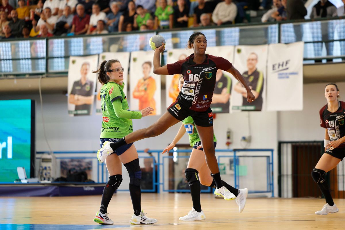 Pallamano donne, squillo scudetto dell’Erice: Salerno ko all’ultimo minuto Pallamano donne, squillo scudetto dell’Erice: Salerno ko all’ultimo minuto