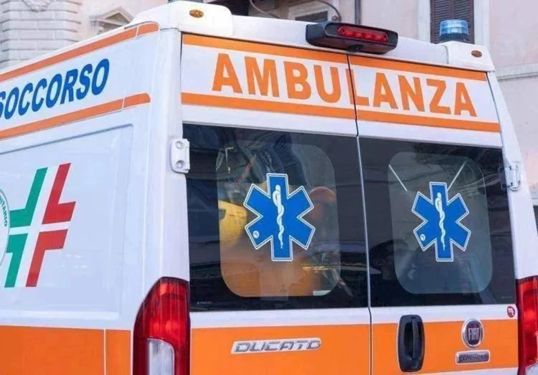 Pilota di canadair accoltellato in aeroporto, è grave