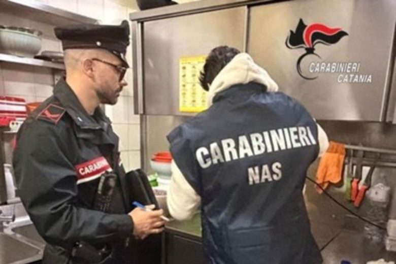 Nas al lavoro nel Catanese, carenze igienico-sanitarie in due locali: scattano le sanzioni
