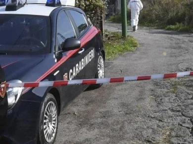Esplosione davanti casa del cronista Cappellari, in una lettera minacce e riferimenti a don Patriciello e Meloni