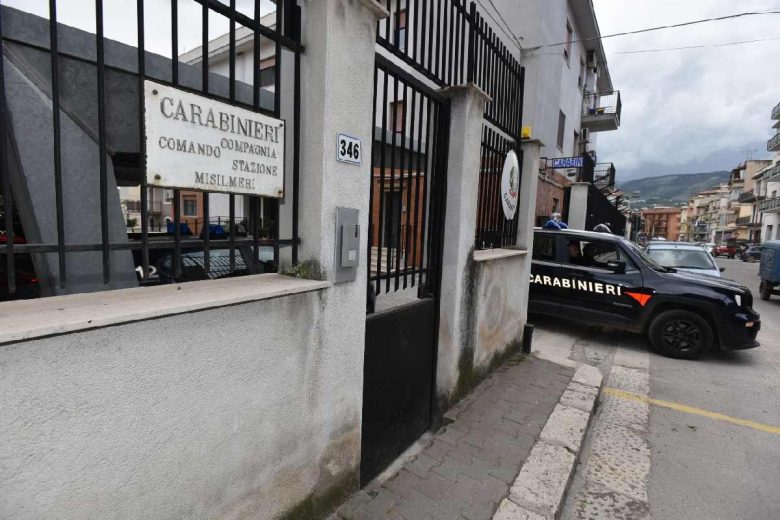 Truffavano gli anziani, arrestati sei finti carabinieri nel Palermitano