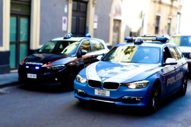 Catania, molesta una ragazza e fugge: arrestato dopo inseguimento da una carabiniera e dalla polizia