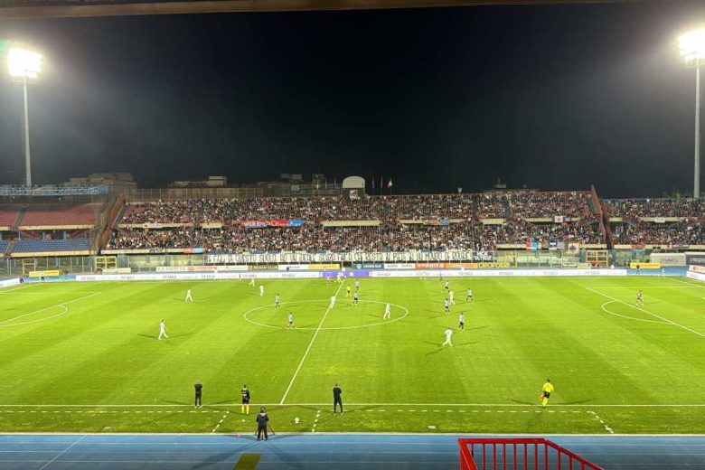 Partita folle al Massimino ma il Catania si qualifica in semifinale dei playoff: 3-3 contro il Lecco. Le pagelle