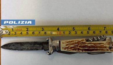 Folle inseguimento tra via Pietro dell’Ova e il viale Mediterraneo: giovane fugge contromano