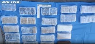 In auto dalla Calabria verso Catania con 28 kg di droga a bordo: scatta il maxi sequestro