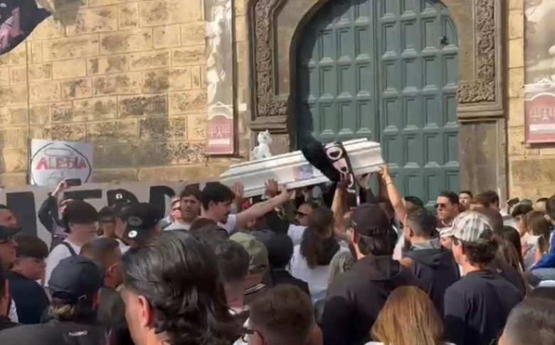 VIDEO | I funerali della piccola Alessia a Palermo, l’omaggio dei tifosi