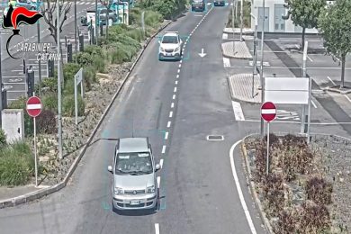VIDEO | Il furto della Fiat 500 al parcheggio e l’inseguimento: 3 arresti a Catania