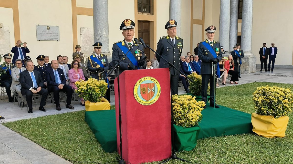 Guardia di finanza, il generale Magliocco saluta l’interregionale di Palermo: s’insedia Mattana Guardia di finanza, il generale Magliocco saluta l’interregionale di Palermo: s’insedia Mattana