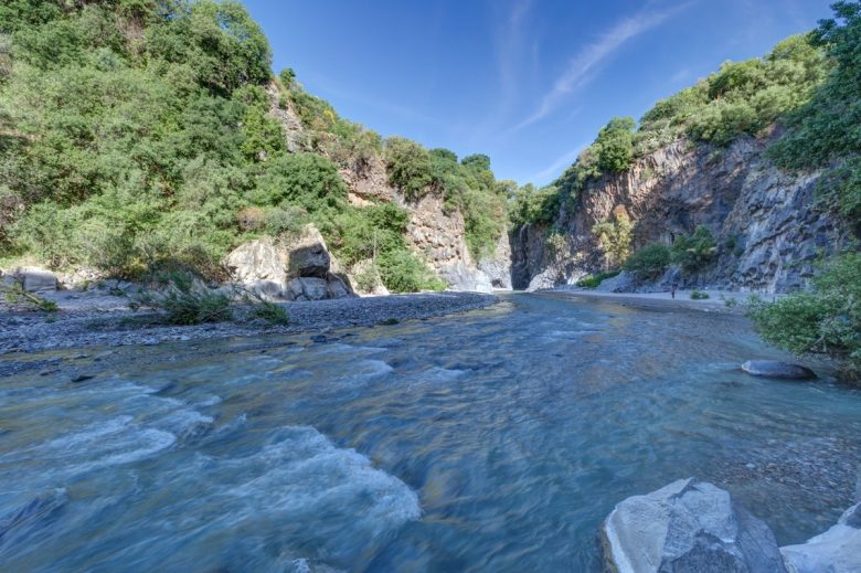 VIDEO | Viste mozzafiato e attività per grandi e piccini: ecco il parco botanico e geologico Gole Alcantara