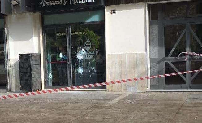 Notte di piombo allo Zen, spari contro un panificio e una macelleria