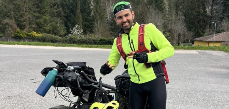 Era un carabiniere forestale, poi ha mollato tutto per riscoprire sé stesso in bici: la storia di Giovanni
