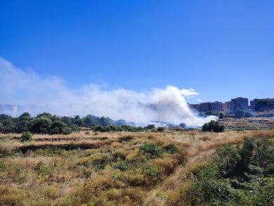VIDEO | Incendio a Catania: fiamme in zona Cibali