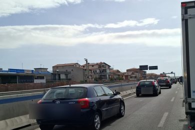 L’ennesimo incidente sulla Statale 121, traffico in tilt nel Catanese: ecco cosa è successo