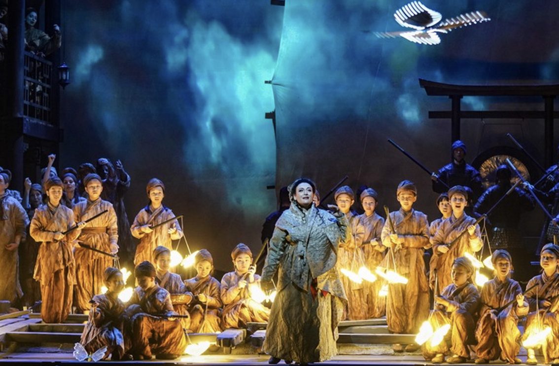 Jackie Chan reinventa “Turandot” con kung fu ed estetica cinese alla prima di Guangzhou (当歌剧遇见中国功夫 成龙执导《图兰朵》广州首映) Jackie Chan reinventa “Turandot” con kung fu ed estetica cinese alla prima di Guangzhou (当歌剧遇见中国功夫 成龙执导《图兰朵》广州首映)