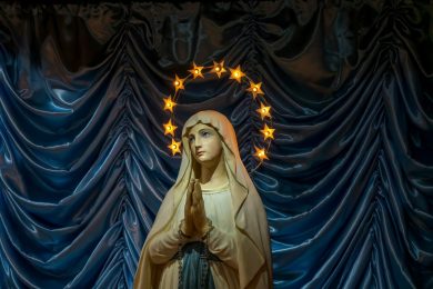 Il 13 maggio si celebra la Madonna di Fátima: la preghiera e il ricordo delle apparizioni ai tre pastorelli
