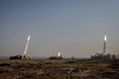 Guerra in Iran, le ultime news in diretta | Missili iraniani contro Kuwait e Bahrain, risposta ai raid Usa