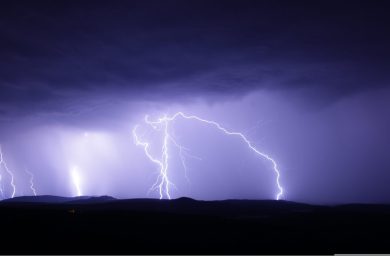 Temporali e vento forte, allerta meteo per sabato 16 maggio: ecco dove sarà il maltempo