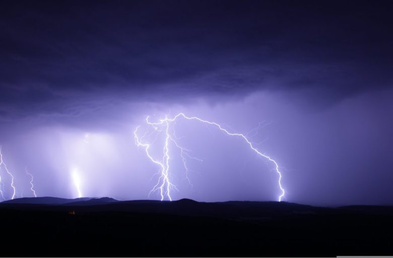 Temporali e vento forte, allerta meteo per sabato 16 maggio: ecco dove sarà il maltempo